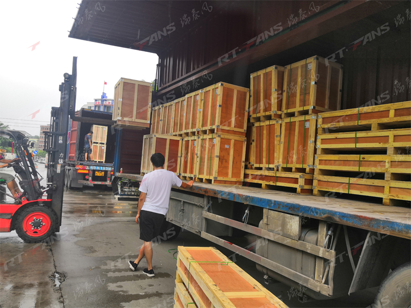 東莞超大型工業(yè)風(fēng)扇瑞泰風(fēng)出貨實拍