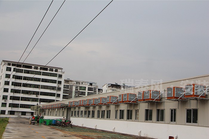 菜市場(chǎng)該如何通風(fēng)降溫呢？瑞泰風(fēng)環(huán)保空調(diào)為居民買菜送清涼