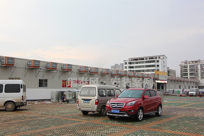 菜市場(chǎng)該如何通風(fēng)降溫呢？瑞泰風(fēng)環(huán)保空調(diào)為居民買菜送清涼