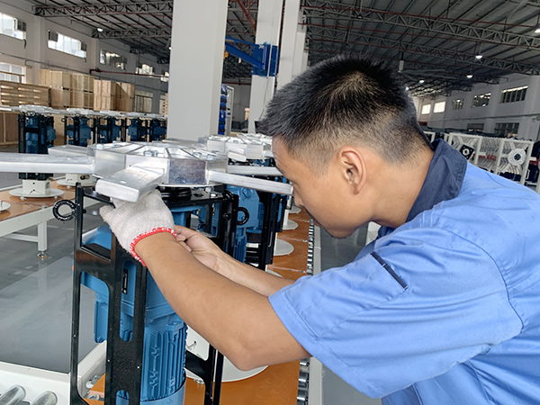 安裝電機(jī)減速機(jī)