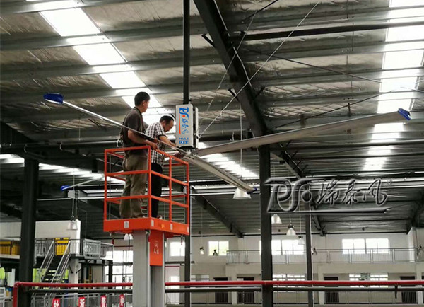 CNC車間大風(fēng)扇安裝，瑞泰風(fēng)大型工業(yè)風(fēng)扇一步到位！